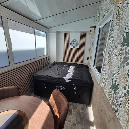 Meuble De Charme Avec 50 M De La De Pontaillac Apartment